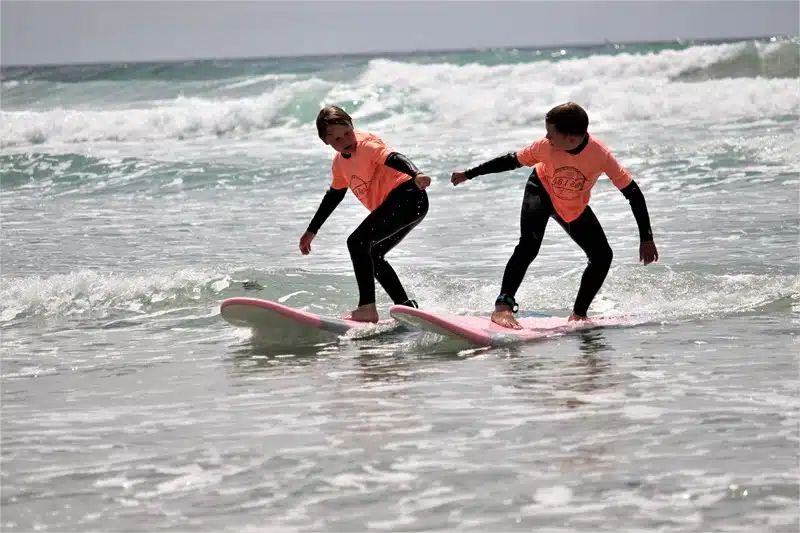 Comment choisir une bonne école de surf sur la côte Atlantique